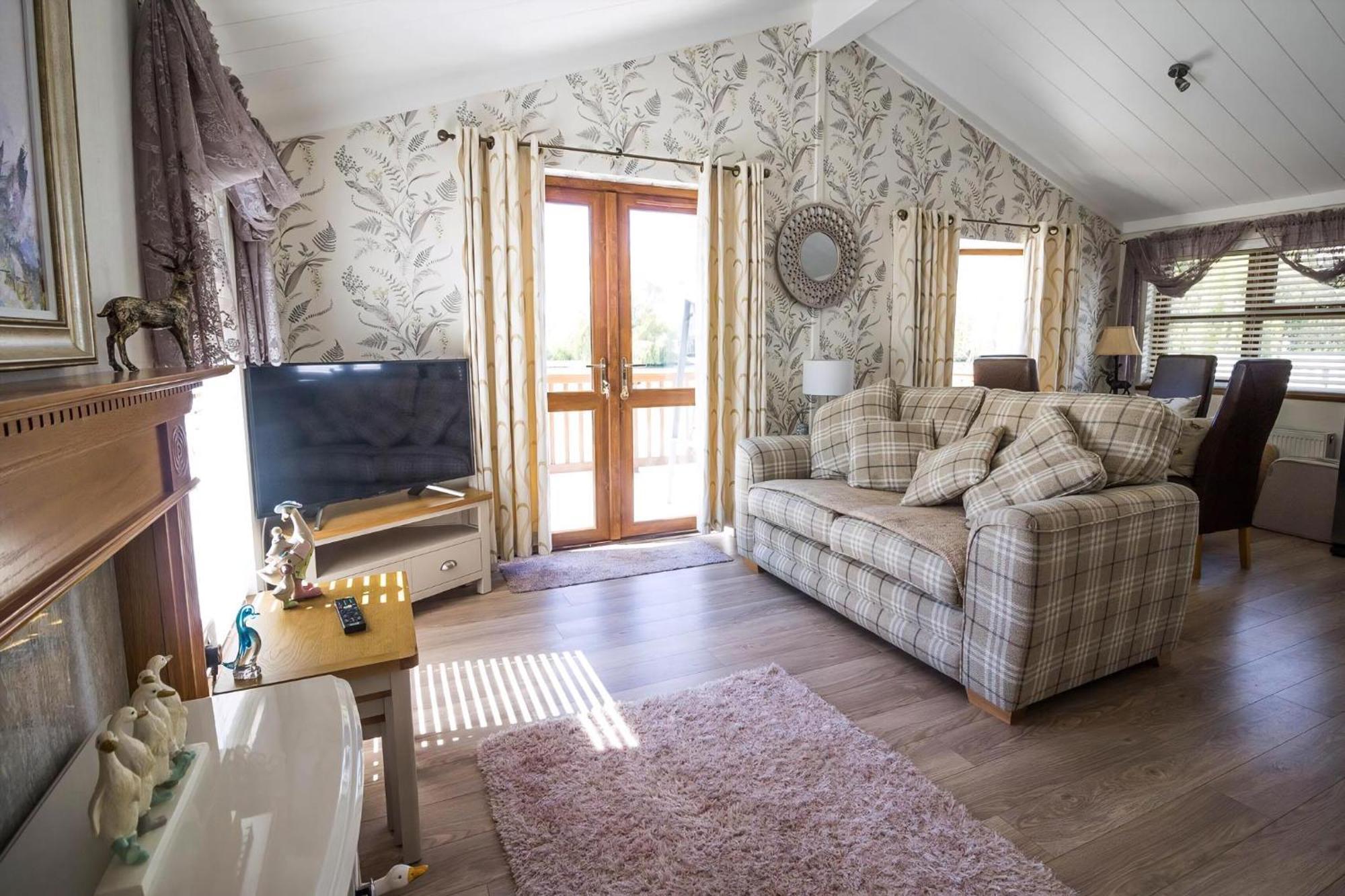 Stunning Lodge With Free Wifi For Hire At Carlton Meres In Suffolk Ref 60013M Saxmundham Exterior foto
